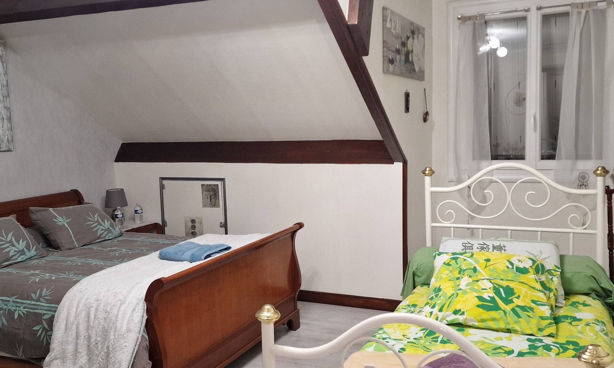 Oasis - Maroc Bed & Breakfast | "Buddha" Room—perfect for sporting events at the Le Mans circuit