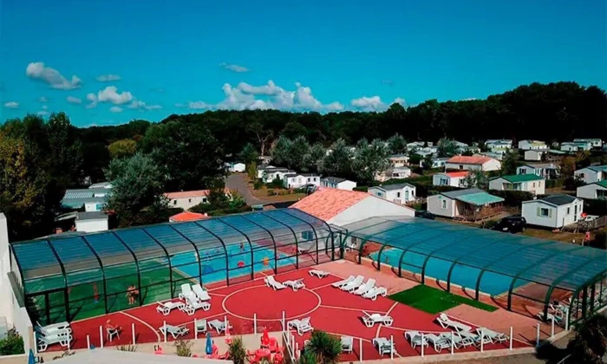 Saint-Christophe-du-Ligneron House | Camping 4 étoiles - Piscine - ccbg0fi