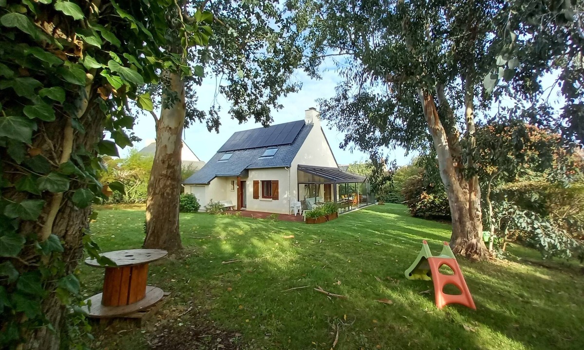 Cancale House | CANCALE-St-MALO: Near 3 BEAUTIFUL BEACHES, QUIET, GREEN SURROUNDINGS, COMFORT for 10 people.