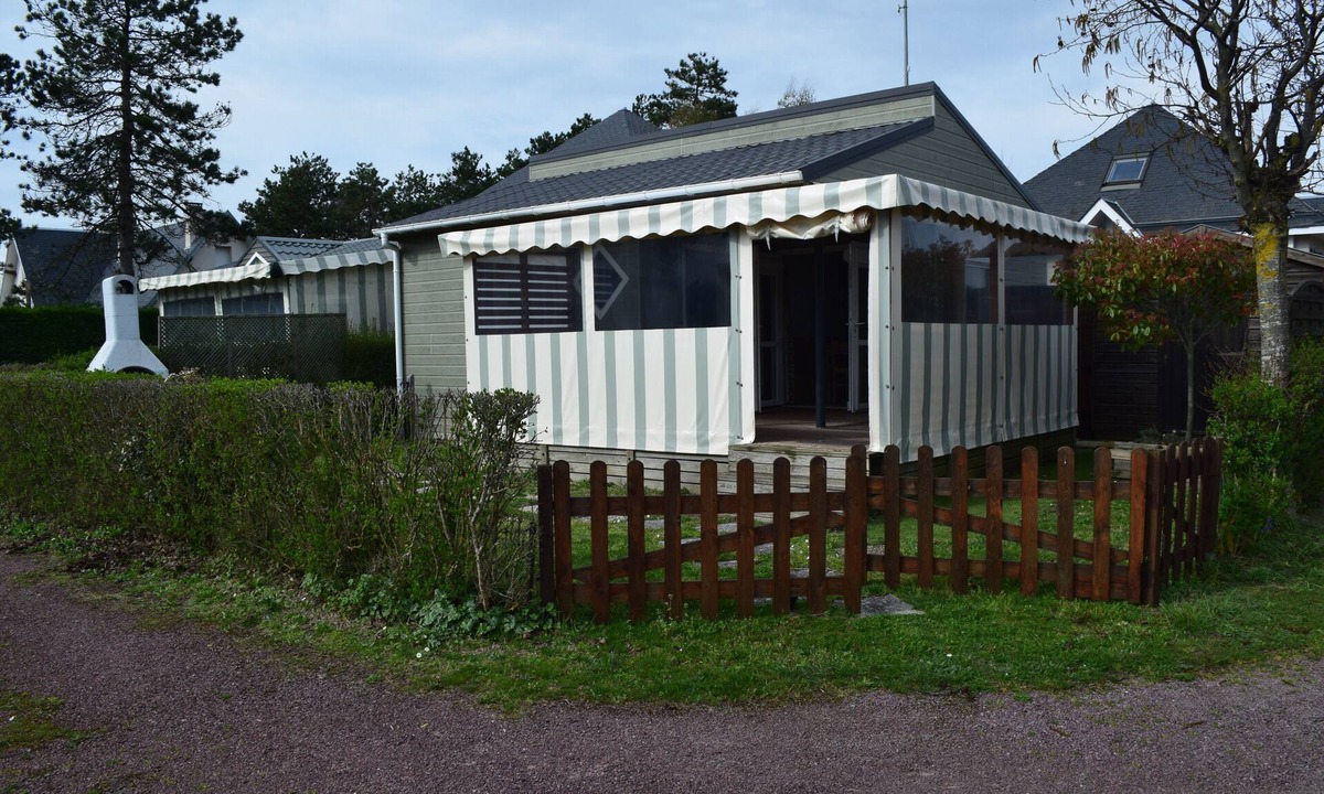 Montmartin-sur-Mer Ski Chalet | Chalet 4 persons Camping LES DAUPHINS 4* MONTMARTIN SUR MER
