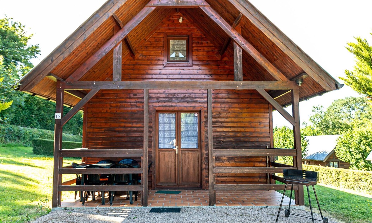 Auquainville House | Chalet Rubinette for 6 with shared pool, private terrace and Wi-Fi