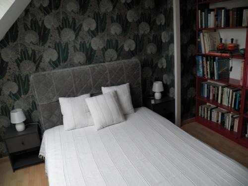 Pin - Vert Galant Bed & Breakfast | Chambre 24 heures du Mans