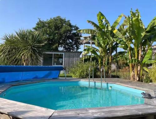 Saint-Hilaire-des-Landes Bed & Breakfast | Chambre atypique Retour en Enfance