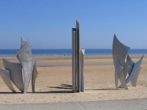 Saint-Laurent-sur-Mer Bed & Breakfast | Chambre insolite années 40 à Omaha Beach pour la nuit du Jour J la plus longue