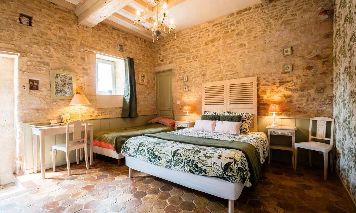 Ryes Bed & Breakfast | “Chambre Romance” Guest Room with Private Terrace, Wi-Fi, and Air Conditioning