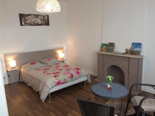 St Denis de Gastines Bed & Breakfast | Chambres " Orchidées "