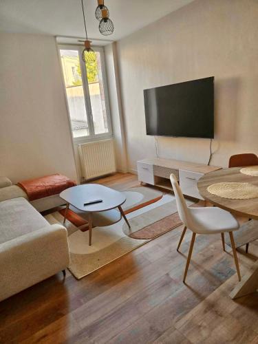 Laval Apartment | Charmant appartement proche gare et centre ville