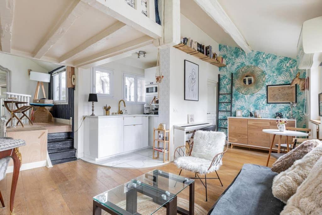 Quartier de la Monnaie Apartment | Charming and Chic Home - Notre Dame