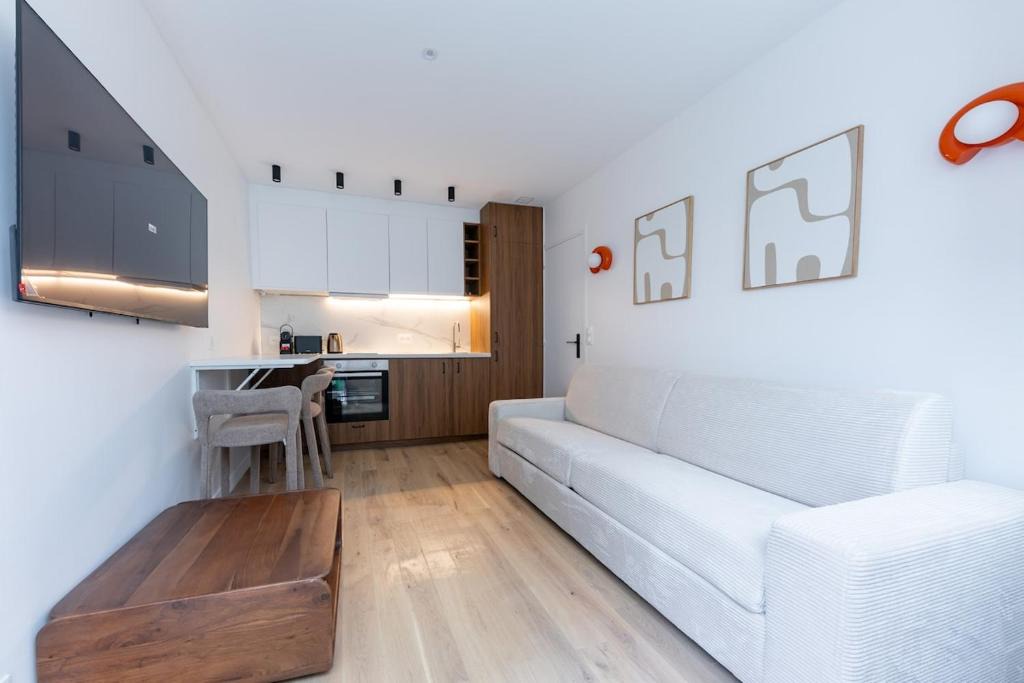 Quartier des Grandes-Carrieres Apartment | Charming Apartment 4 stars near Montmartre & Metro