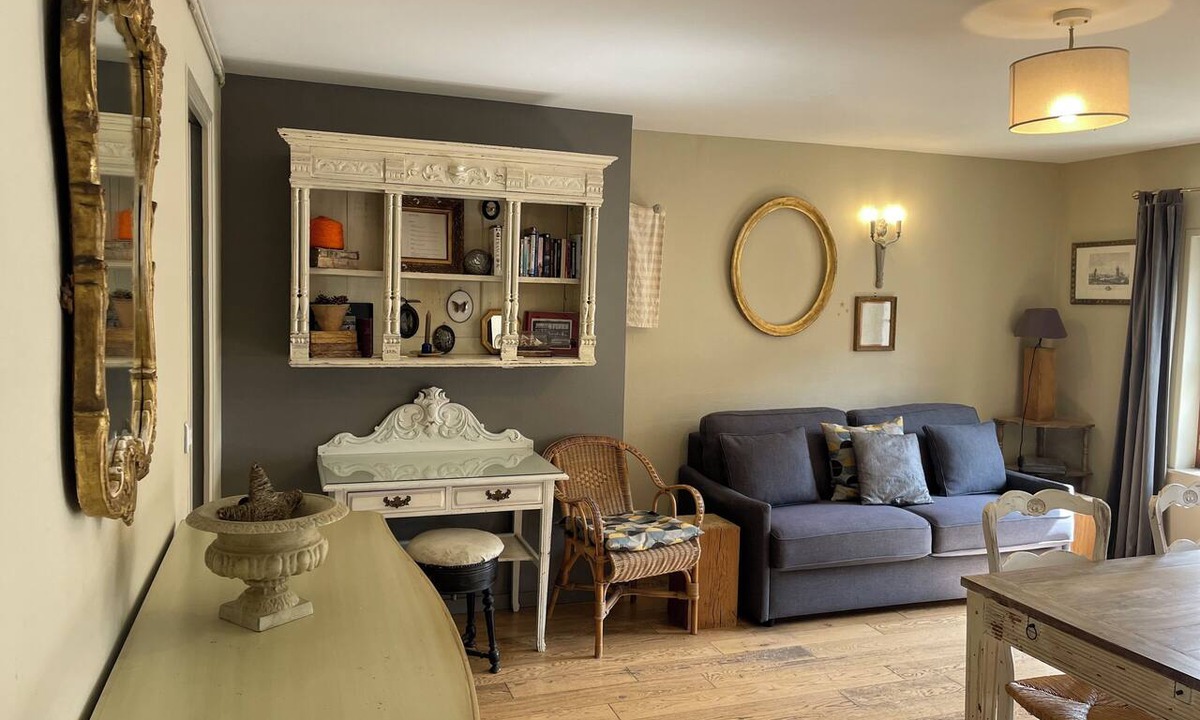Honfleur Apartment | CHARMING APARTMENT FOR 4 PEOPLE. HISTORIC DOWNTOWN. BRIGHT. PARKING AVAILABLE