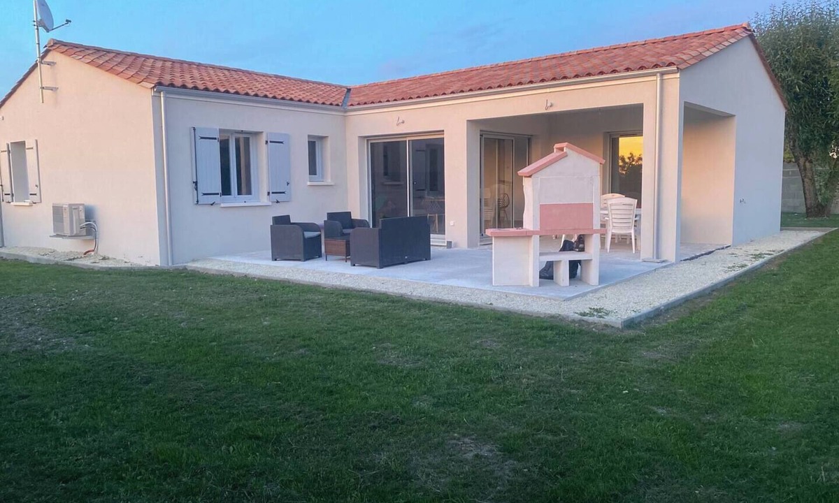 Grezac Villa | Charming, bright, spacious house close to the beach