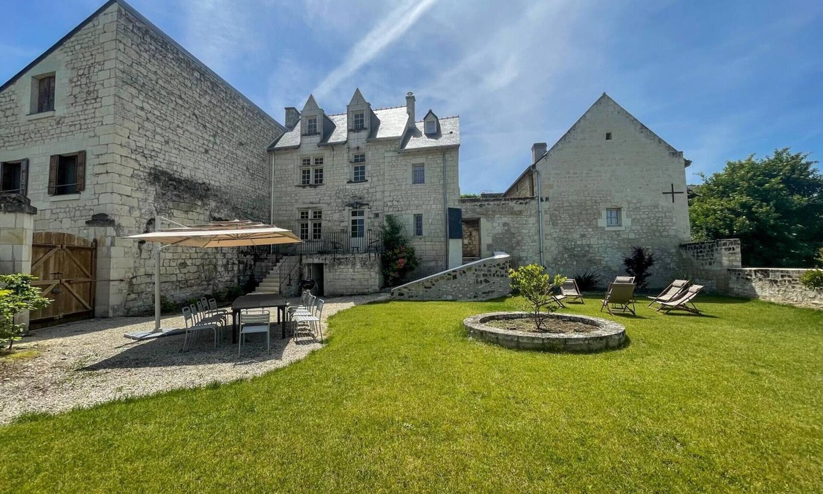 Candes-Saint-Martin Cottage | Charming cottage in Candes-St-Martin - 8 guests