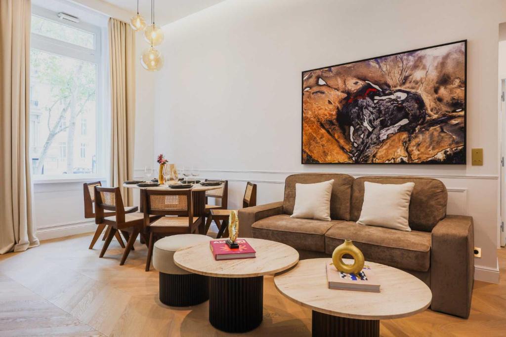 L'Europe Apartment | Charming flat - 2BR- 6P - Arc de Triomphe
