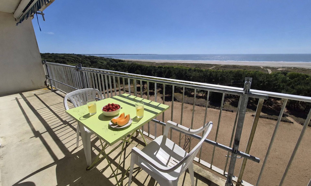 Saint-Brevin-les-Pins Apartment | Charming renovated T2 with balcony and parking, direct beach access - Saint Brevin