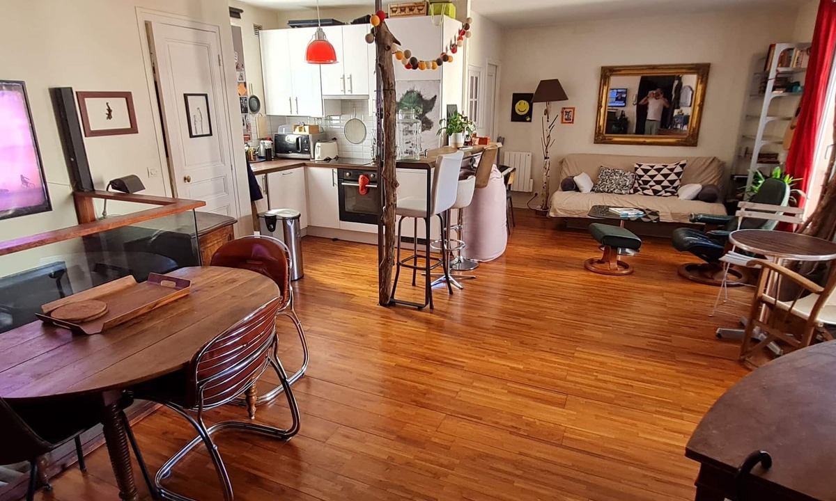 Quartier des Grandes-Carrieres Apartment | CHARMING & QUIET in MONTMARTRE 3 bedrooms (only 2 after sept 1st) 2 bathrooms.