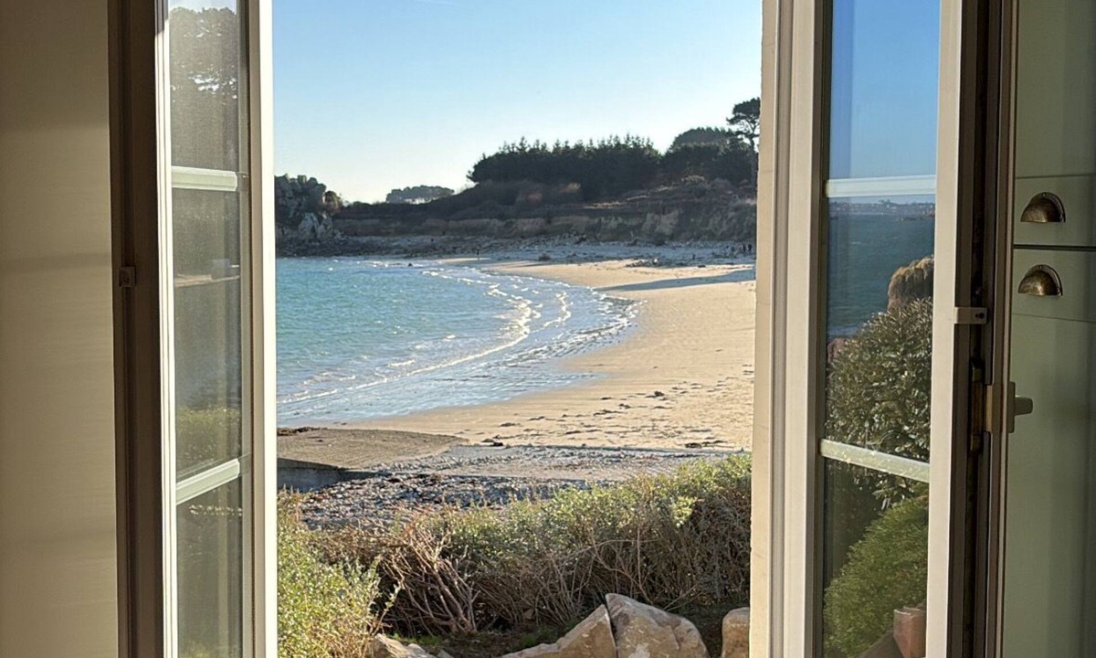 Plougrescant House | Charming renovated beach house Direct access to the beach and the GR34
