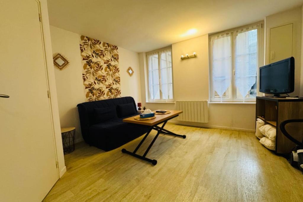 Saint-Julien Apartment | Charming studio close to the Château de Caen