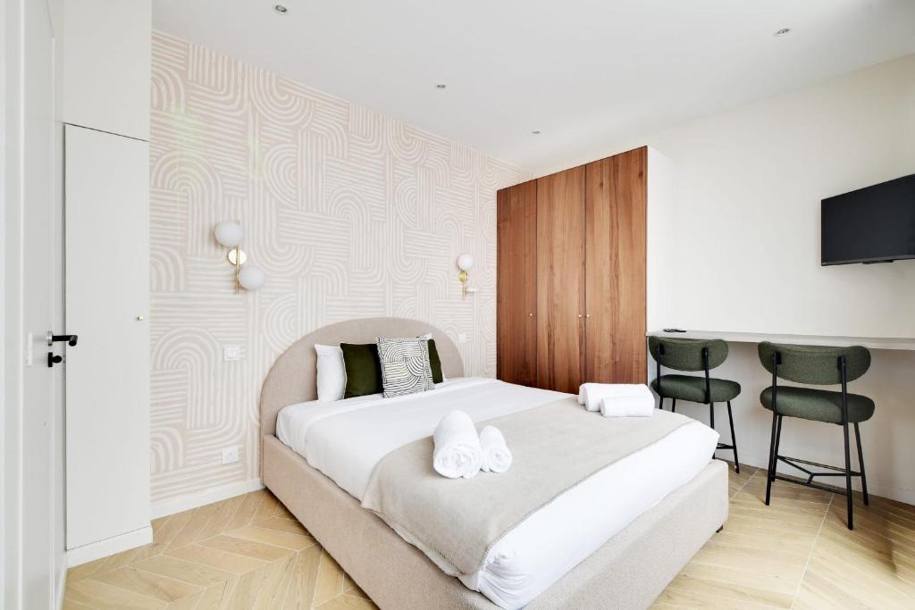 Grenelle Apartment | Charming suite near Eiffel Tower - L023