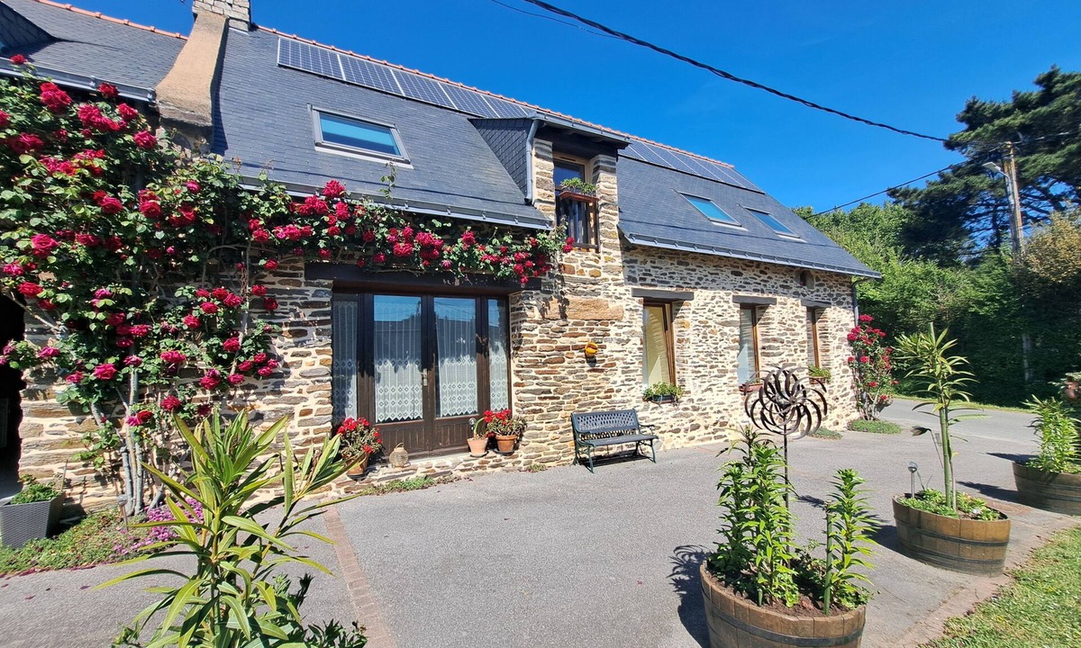 Penestin Apartment | Charming vacation apartment in old farmhouse with large terrace, close to the sea