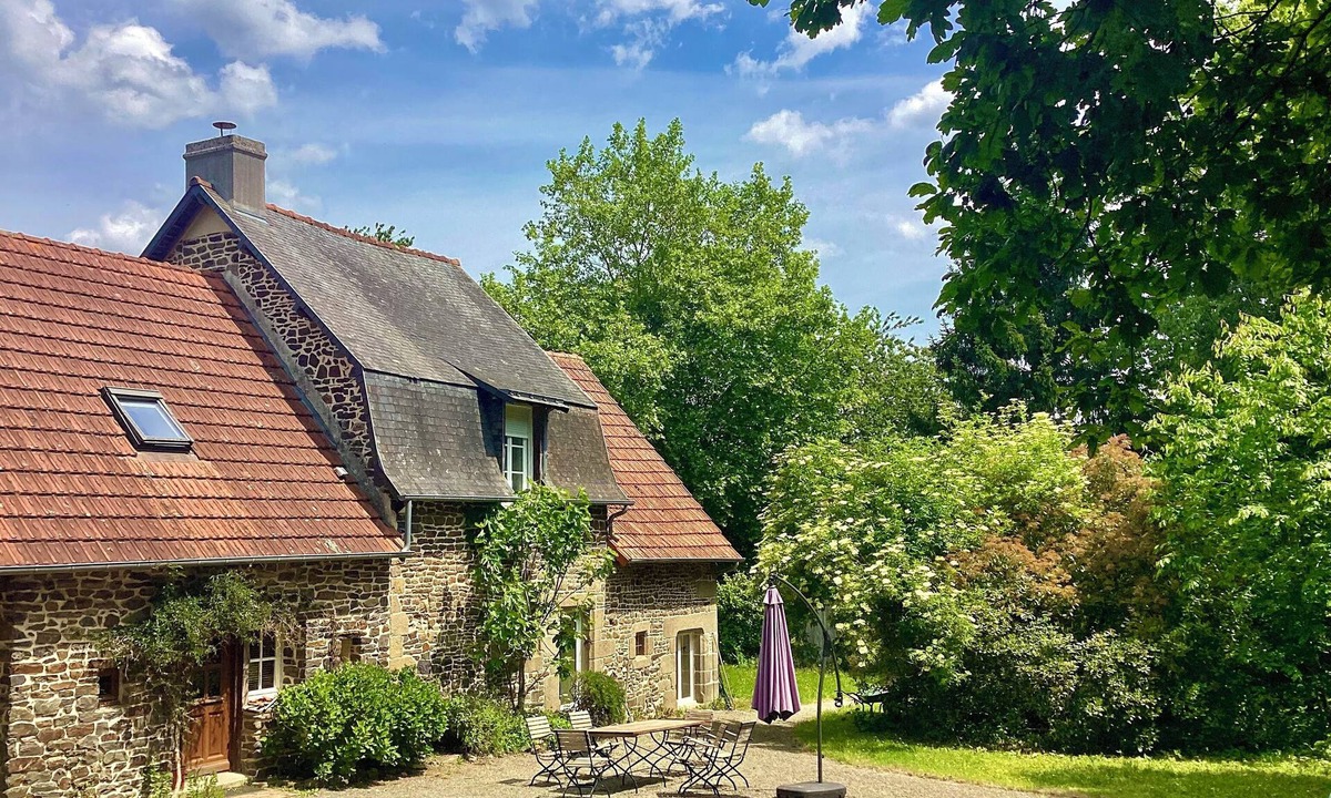 Saint-Georges-de-Livoye House | Charming vacation home near Mont-Saint-Michel in the countryside, centrally located