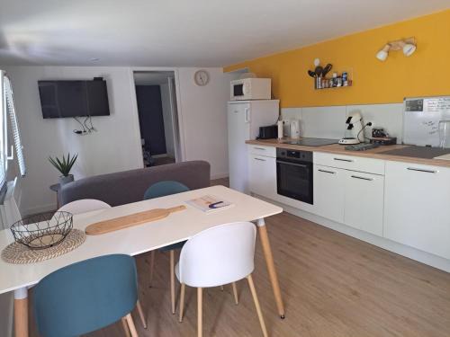 Avrille Apartment | Chez Adam et Valérie