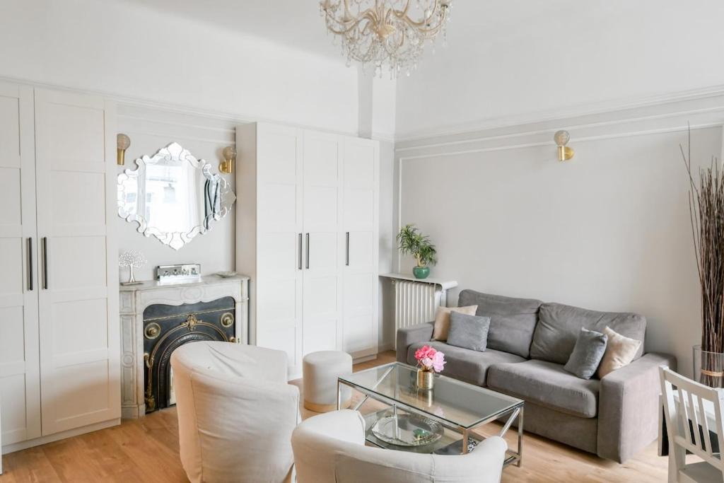 Faubourg-du-Roule Apartment | Chic apartment on the Champs-Élysées with AC
