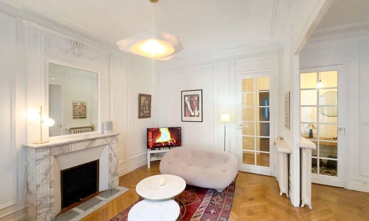 Grenelle Apartment | Chic Grenelle | 3 Bedroom Apartment in Paris