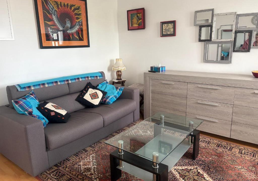 Sable-sur-Sarthe Apartment | Chic studio en centre-ville, parking - 2 pers. - FR-1-410-493