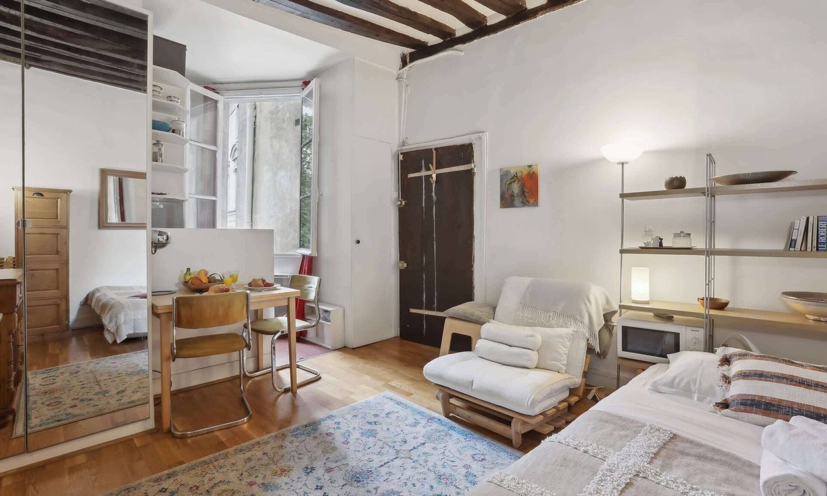 Paris City Center Apartment | Chic Studio near La Seine & Rivoli