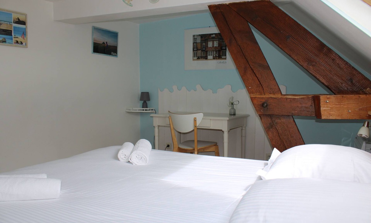 Grandcamp-Maisy Cottage | Comfortable 2* gîte 5 min from the beach, 10 min from Pointe du Hoc, 20 min from Omaha