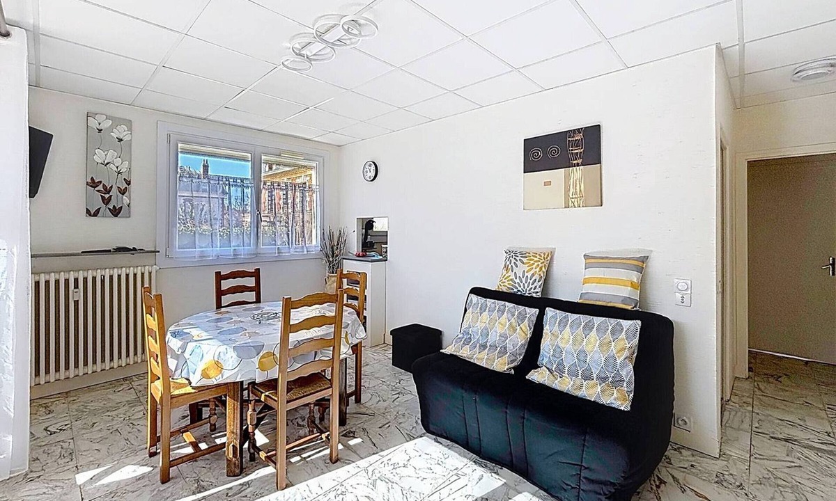 Dives-sur-Mer Apartment | Comfortable apartment near Port Guillaume for 4 with pets allowed