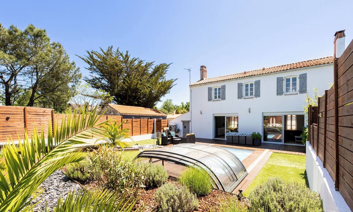 Bois-de-Cene House | Comfortable house with a pool for 8 people