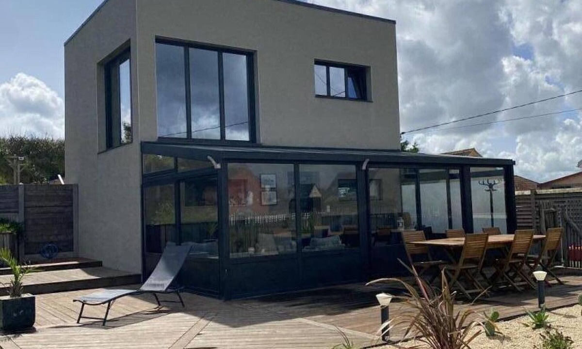 Saint-Marcouf Cottage | Contemporary villa with beach access