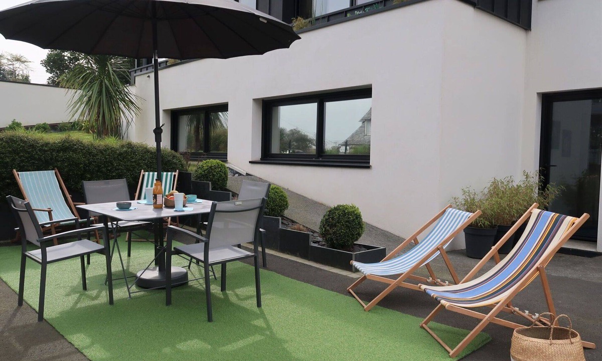 Plerin Apartment | Cosy apartment for 4 people with WIFI, TV and terrace