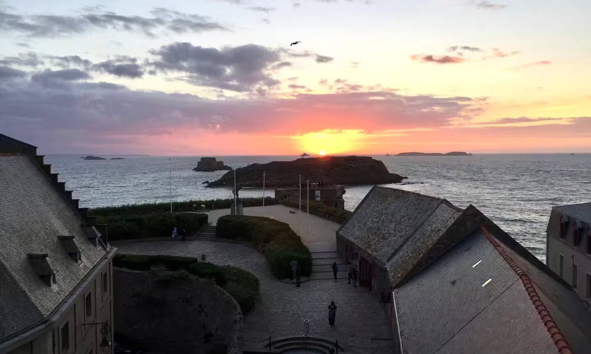 Intra Muros Apartment | Cosy duplex for 2 with sea view in St Malo