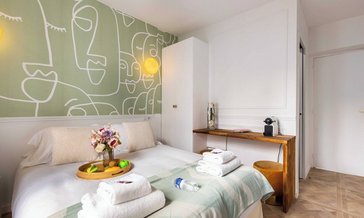 Quartier de Rochechouart Apartment | Cosy Room - Montmartre/Sacré Coeur