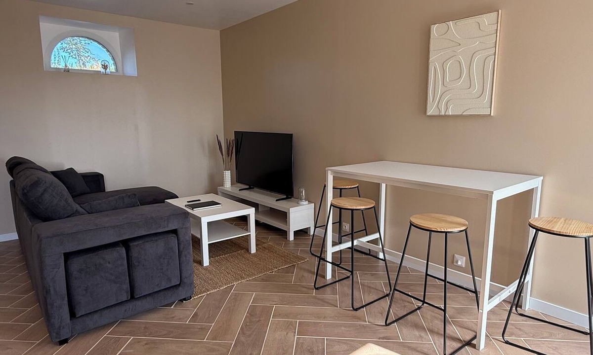 Saint-Loup Apartment | Cottage nestled among horses and Mont-Saint-Michel