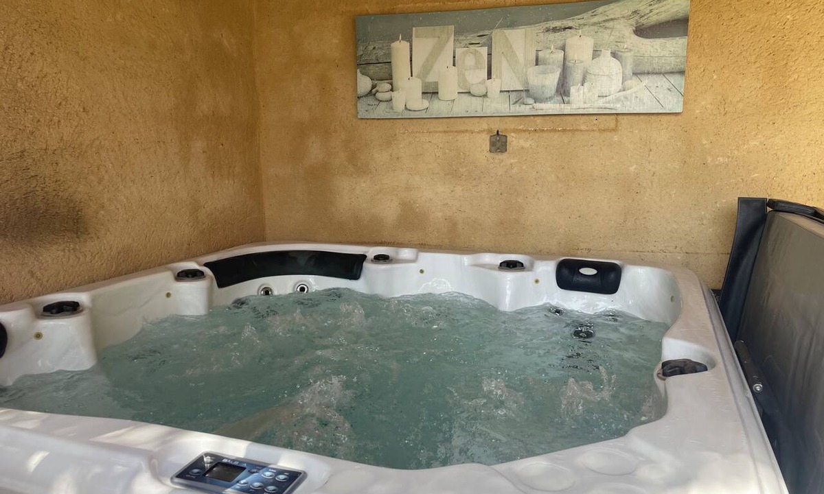 Le Buret House | Country house with jacuzzi, sleeps 15