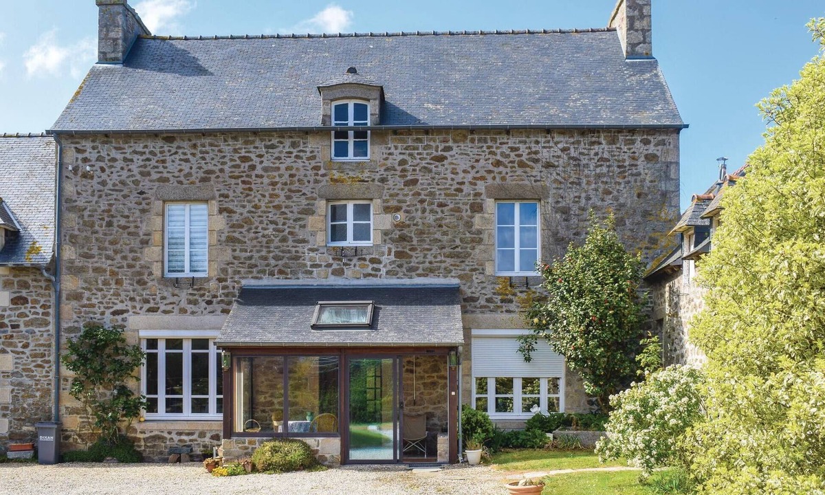 Plancoet House | Cozy home in Plancoet with WiFi