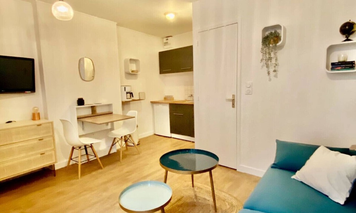 Saint-Nicolas Apartment | Cozy studio in an ideal location with private access