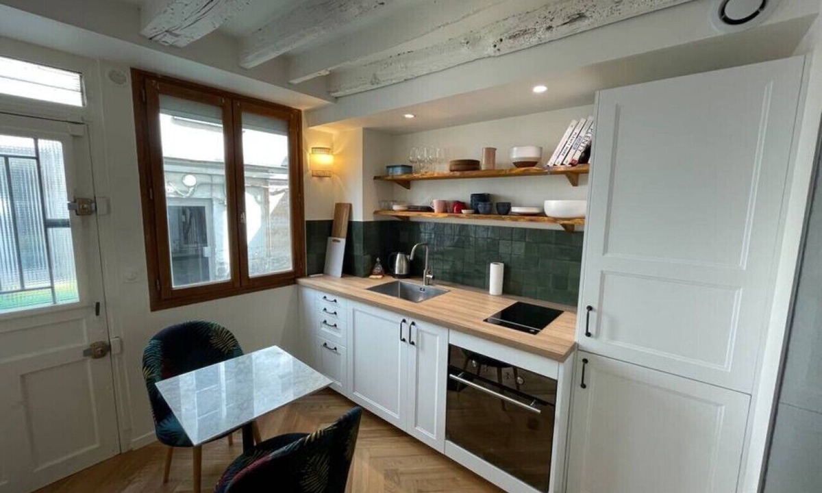 Quartier de Rochechouart Apartment | CozyStudioParis-Montmartre-Opera