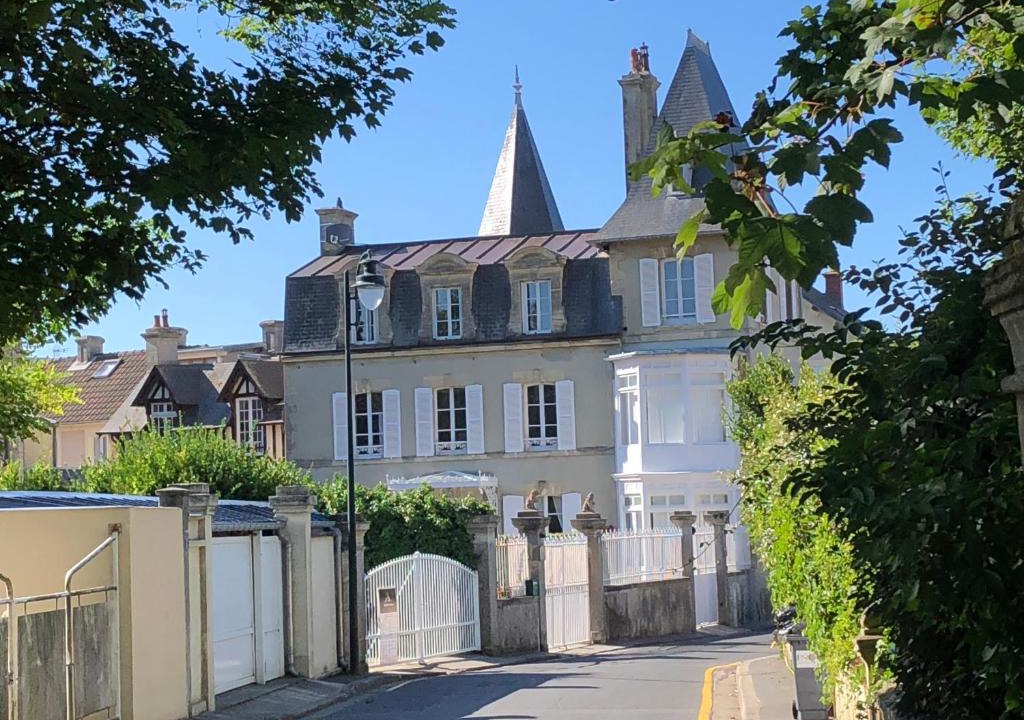 Arromanches-les-Bains House | DDay Aviators Le Manoir