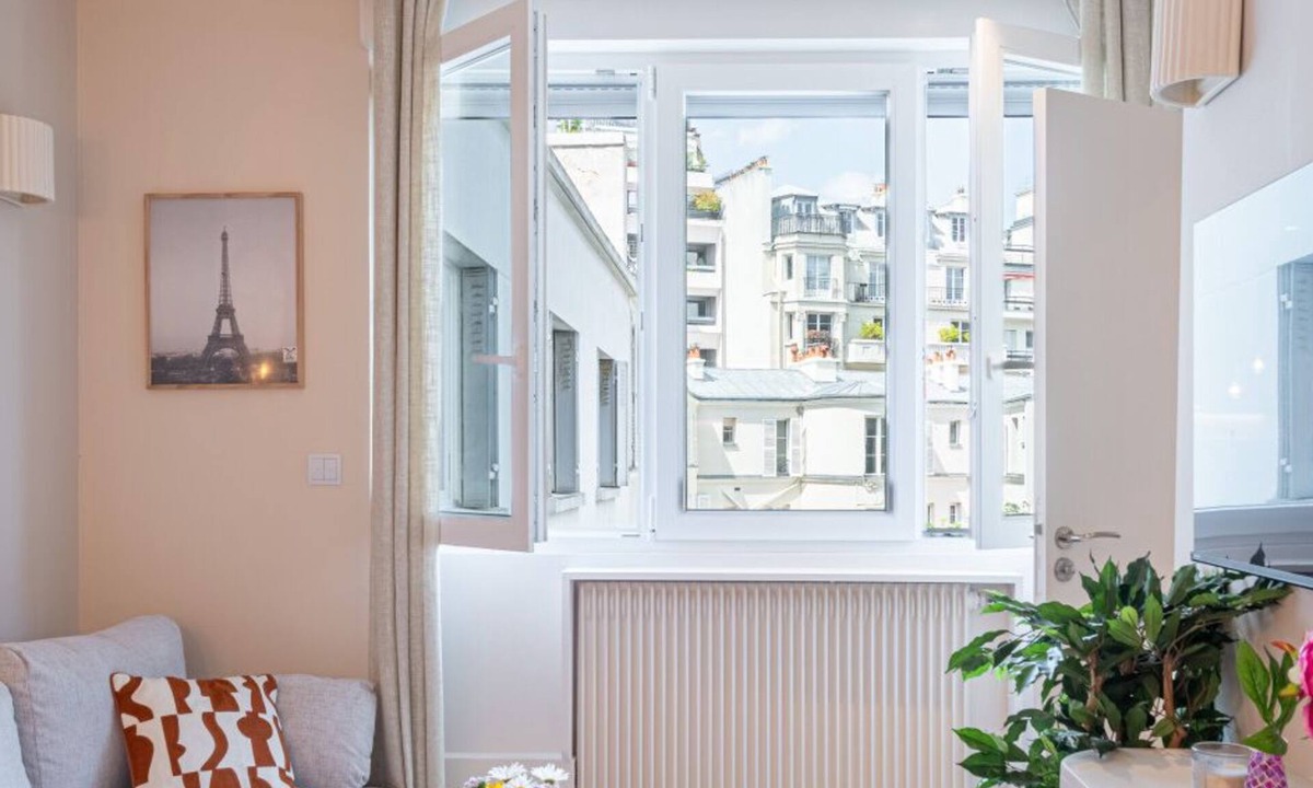 Notre-Dame-des-Champs Apartment | De Montescal - Comfy A/C & Hot tub
