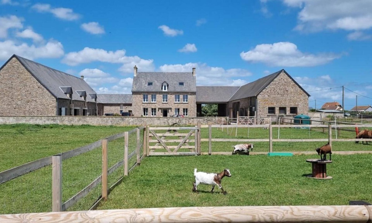Saint-Martin-de-Varreville Apartment | Domaine de la Dune: Countryside Retreat Between Land and Sea