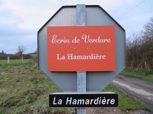 Sainte-Suzanne-and-Chammes House | Ecrin de Verdure