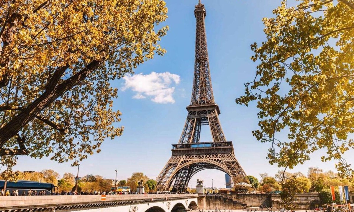 Grenelle Apartment | EIFFEL TOWER STUDIO WITH AIRCON