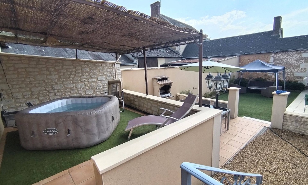 Villaines-sous-Luce House | Entire House: LA MAISON DU PETIT PEINTRE (sleeps 8–10). 4 bedrooms