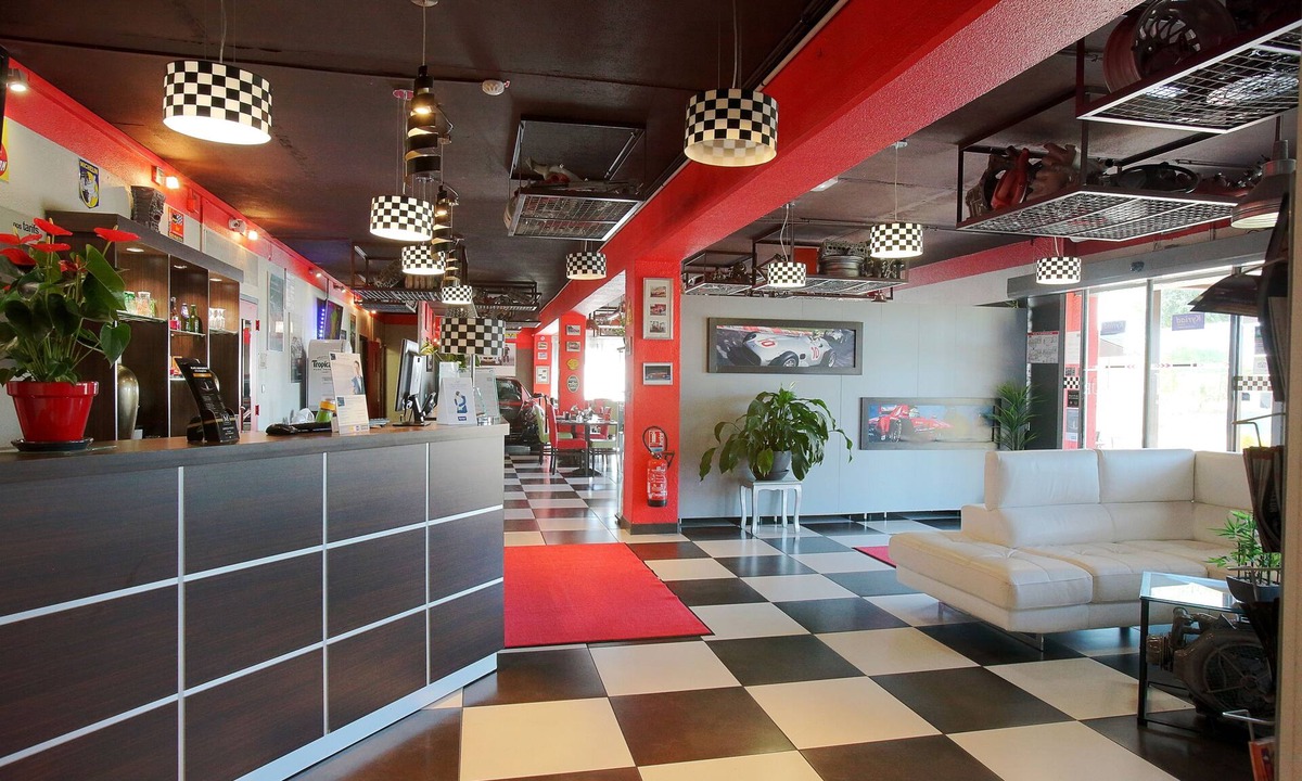 Cannes-Ecluse Hotel | Enzo Hotels Cannes Ecluse by Kyriad Direct