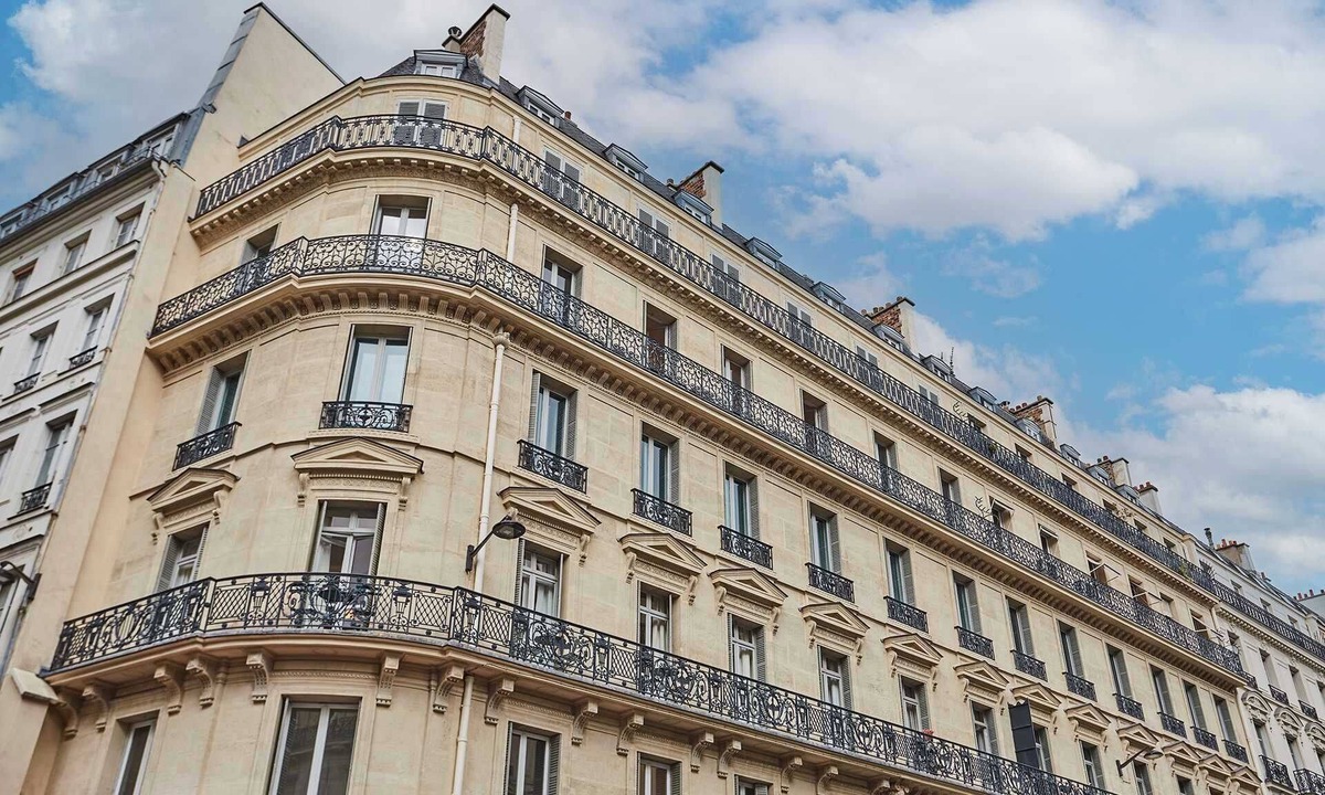 Gaillon Apartment | EXCEPTIONAL 4 BEDROOM APARTMENT WITH A/C WALK TO LOUVRE OPERA