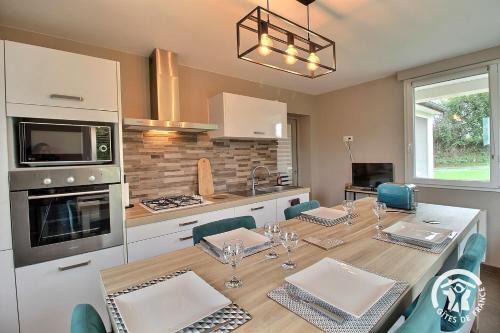 Plourivo House | Familial